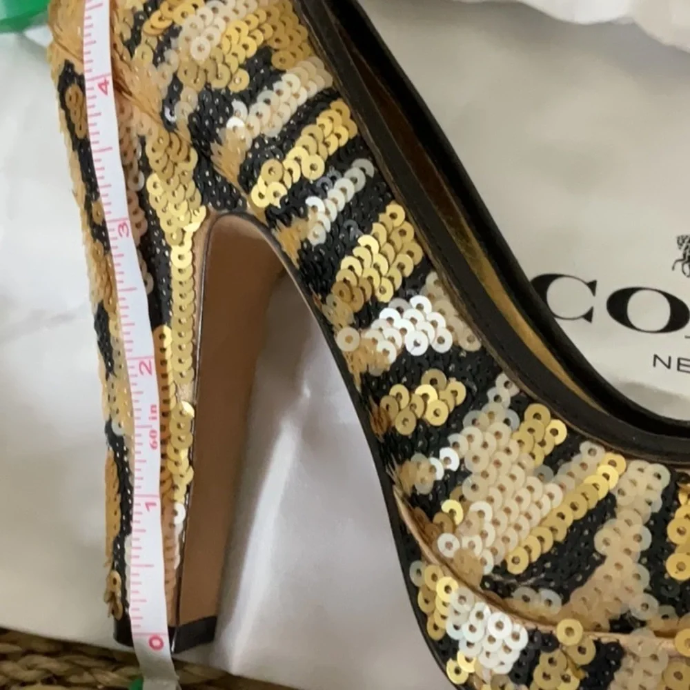 COACH GENUINE SEQUINED leopard  PRINT HEELS,
UNIQUE EUC 5.5 on trend, metallic - Picture 5 of 6